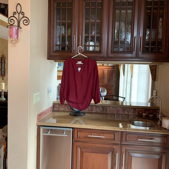 Loft Outlet maroon blouse NWT - Picture 3 of 4